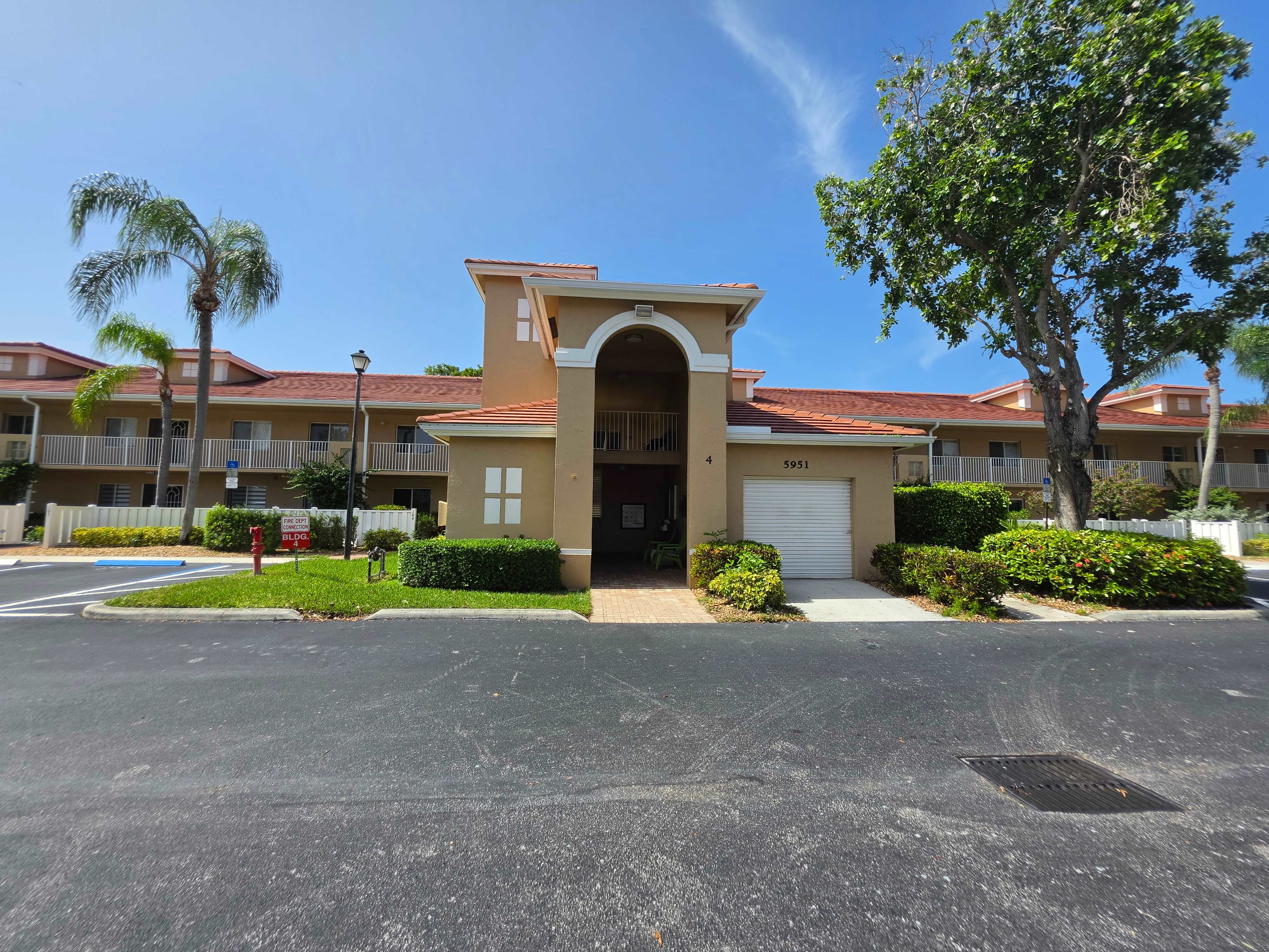 5951 Regal Glen Dr Apt 104 photo