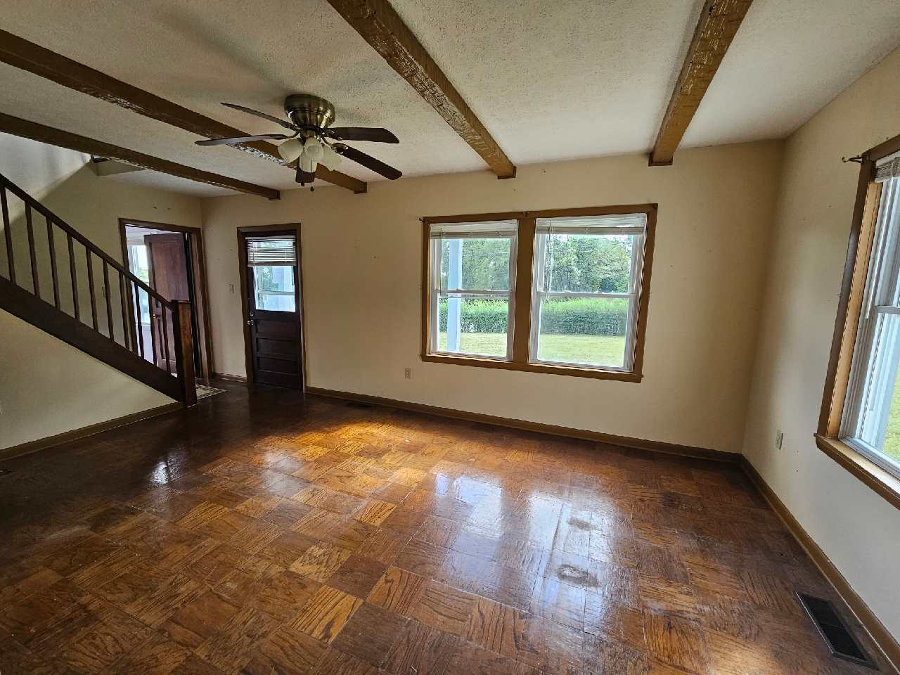 185 Eastview Dr photo