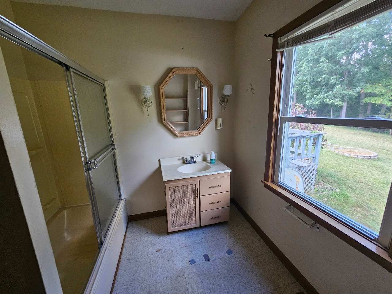 185 Eastview Dr photo
