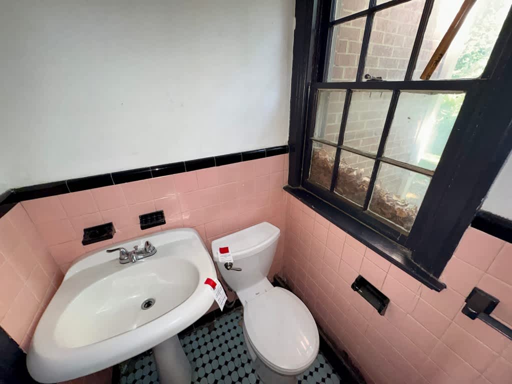 2910 Woodland Ave photo