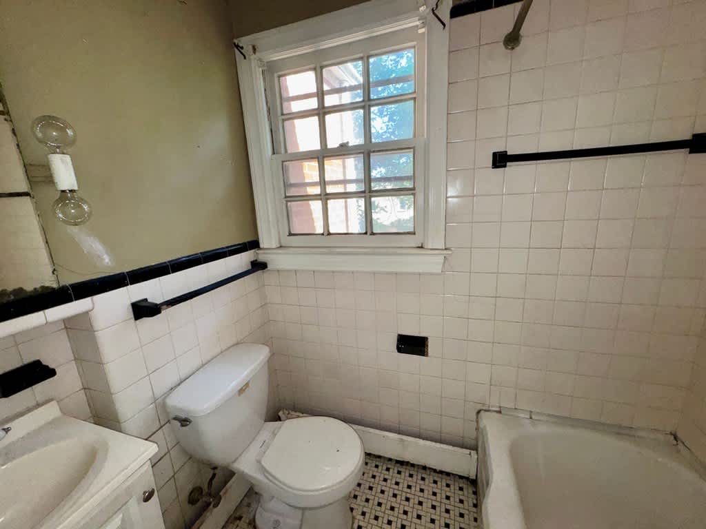 2910 Woodland Ave photo