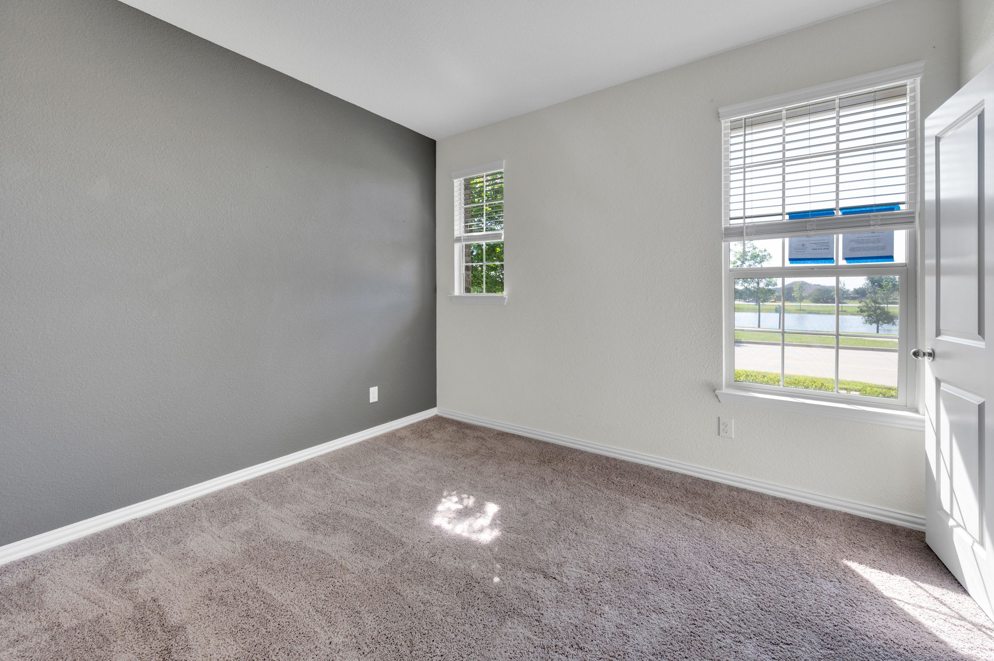 1104 Garden Grv Ln photo