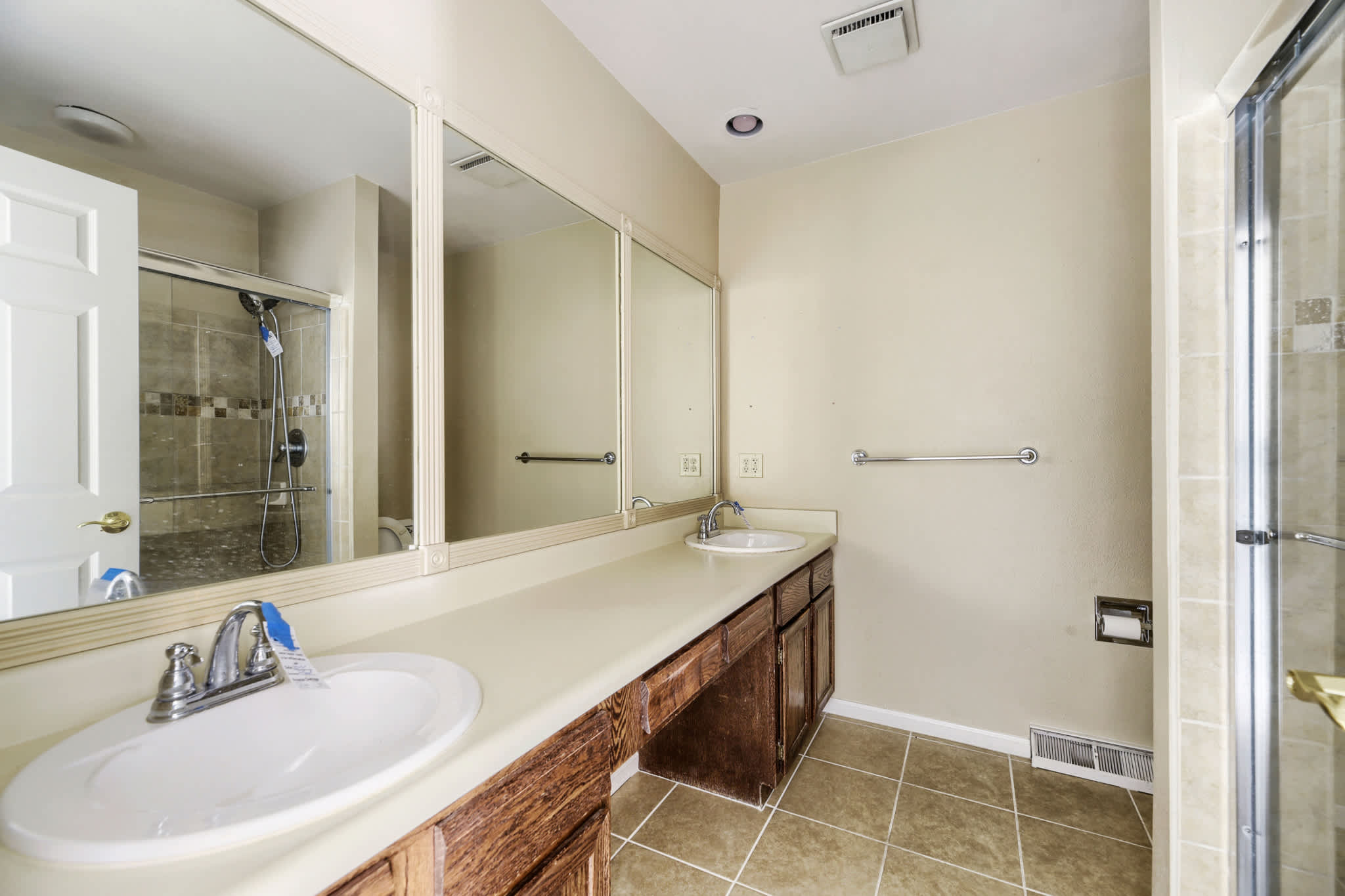 2405 S Worchester Ct photo
