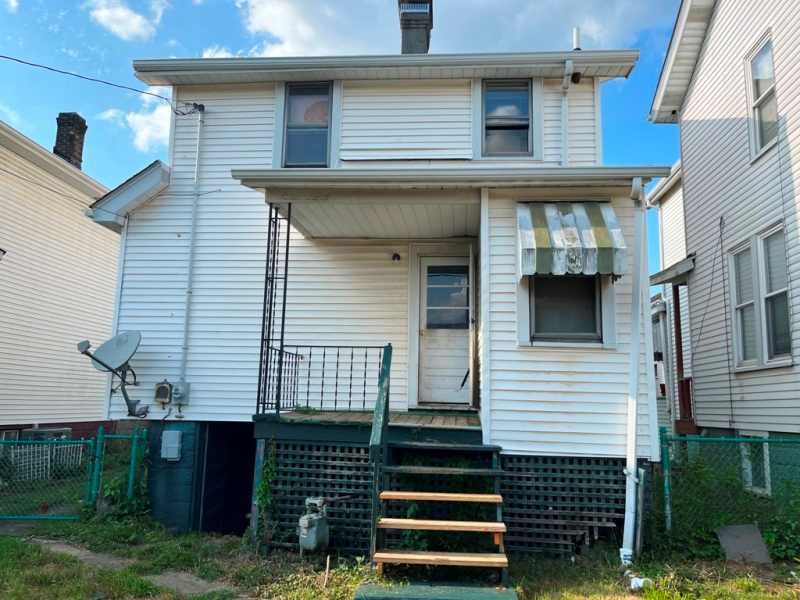 24 8th St photo