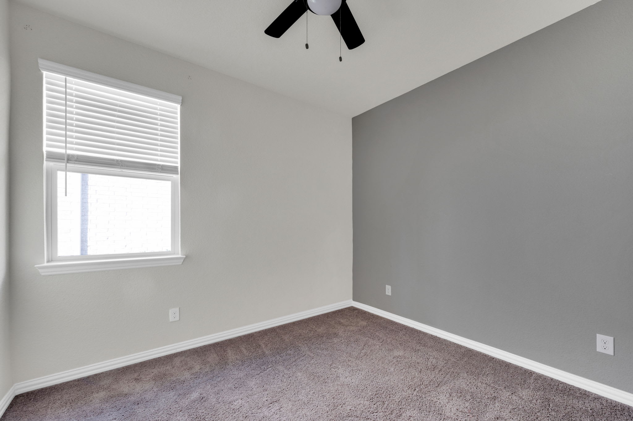 1104 Garden Grv Ln photo