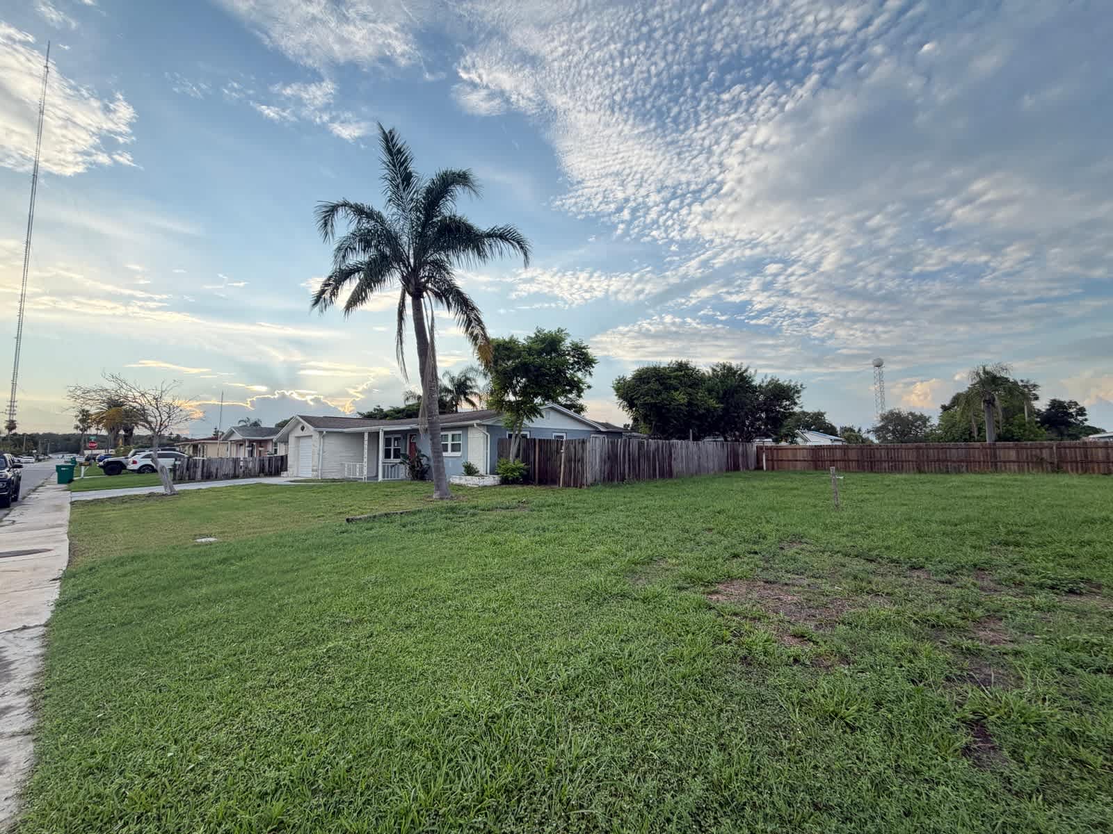 3221 Roxbury Dr photo