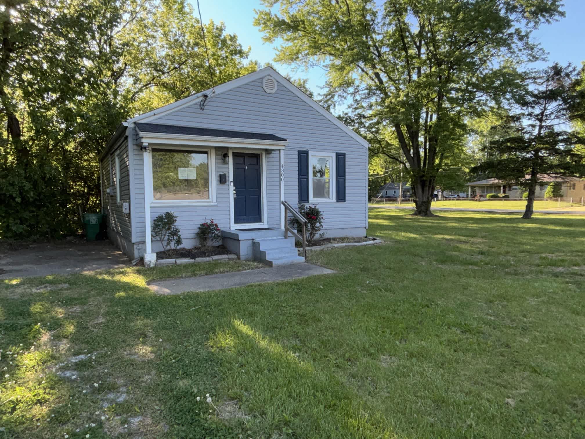 Photograph of 4300 Ronda Ave, Louisville, KY 40216