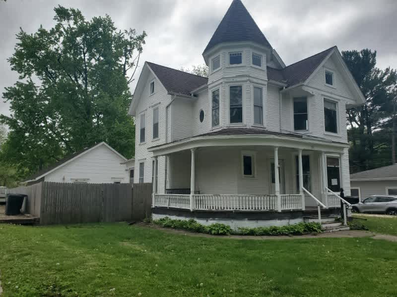 211 S West St photo