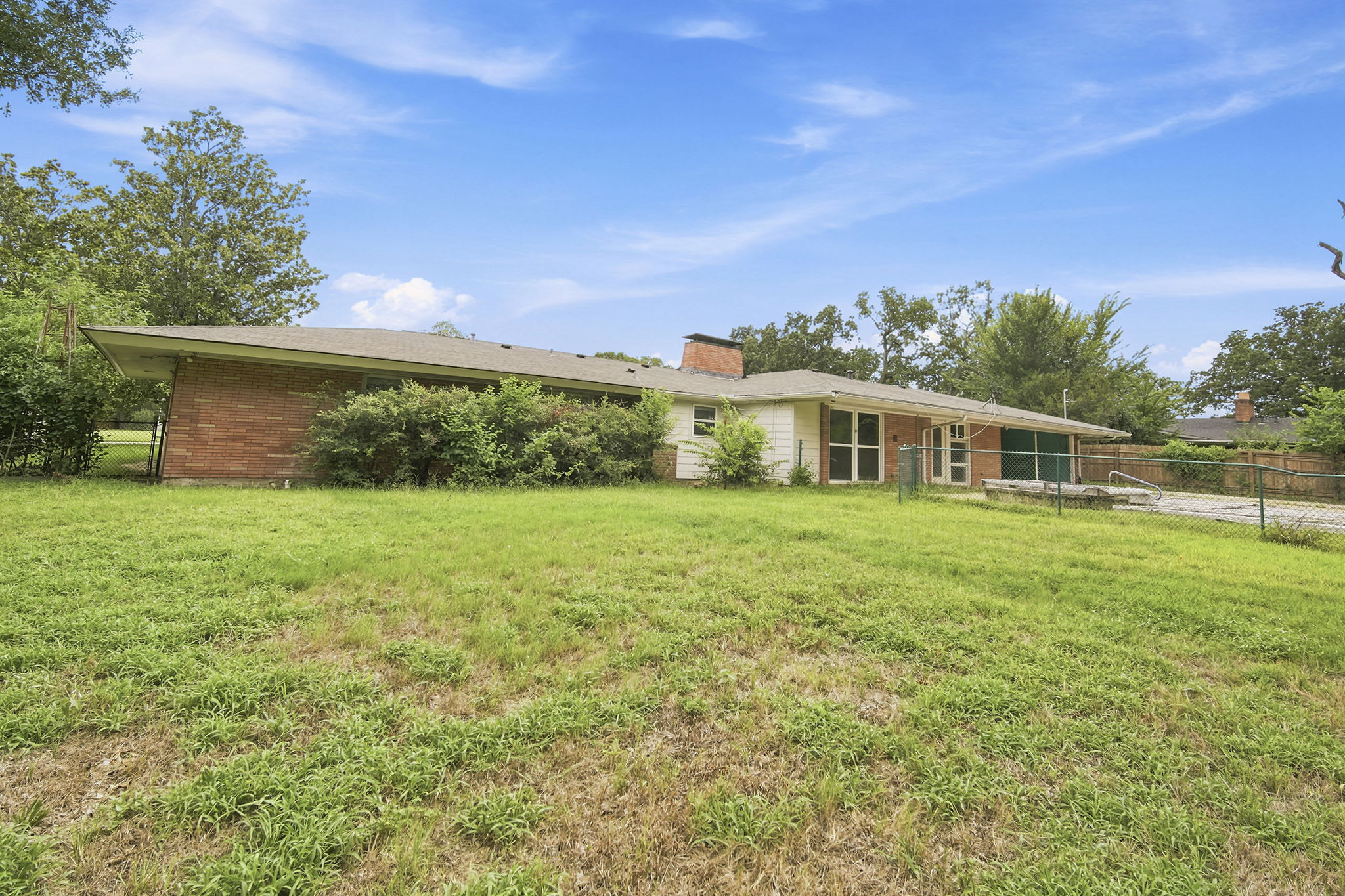 1444 Oaklawn Dr photo