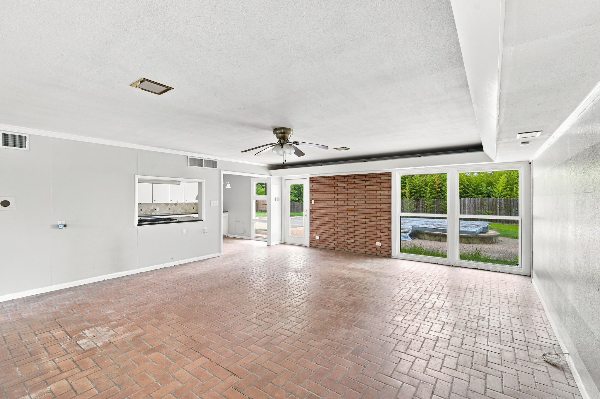1444 Oaklawn Dr photo