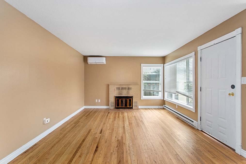 3025 Maple St photo
