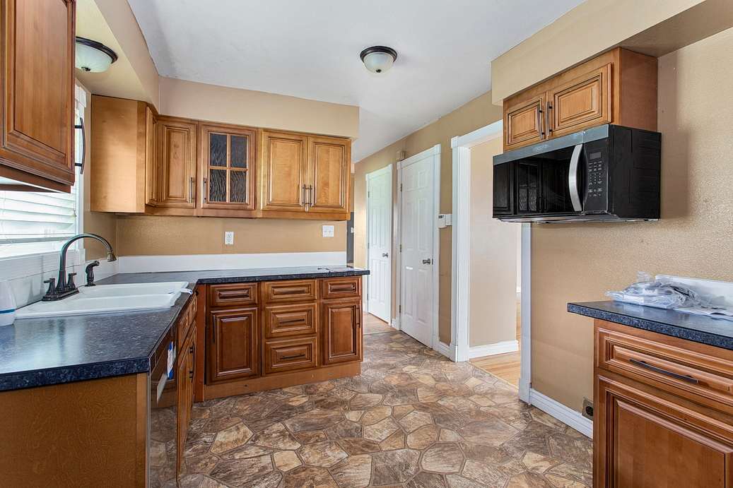 3025 Maple St photo