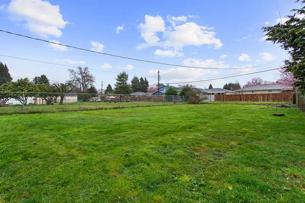3025 Maple St photo
