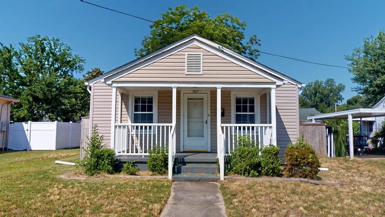 Single Family Home 3BR 1.5BA - 307 Elizabeth Stree, Suffolk, VA