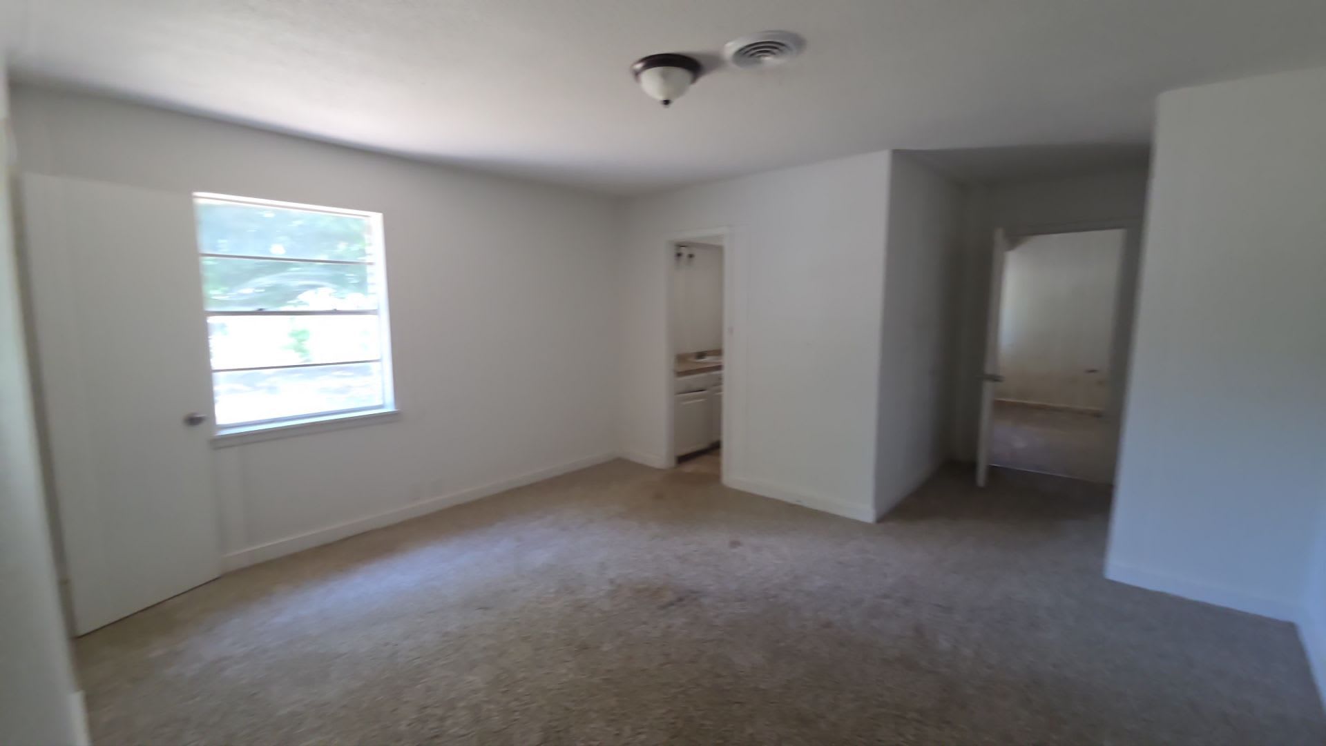 901 Crestview Dr photo