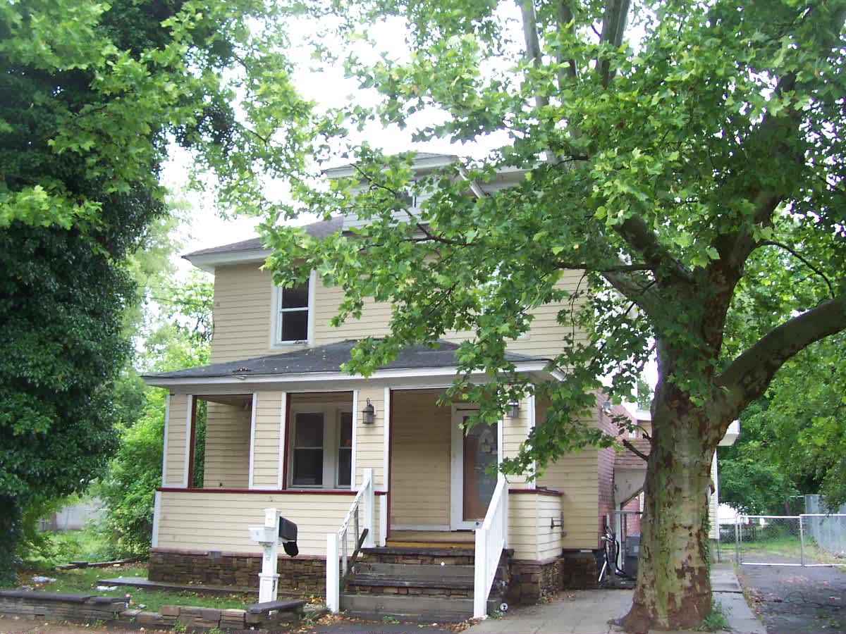 Single Family Home 3BR 3BA - 9 W Adams St, Paulsboro, NJ