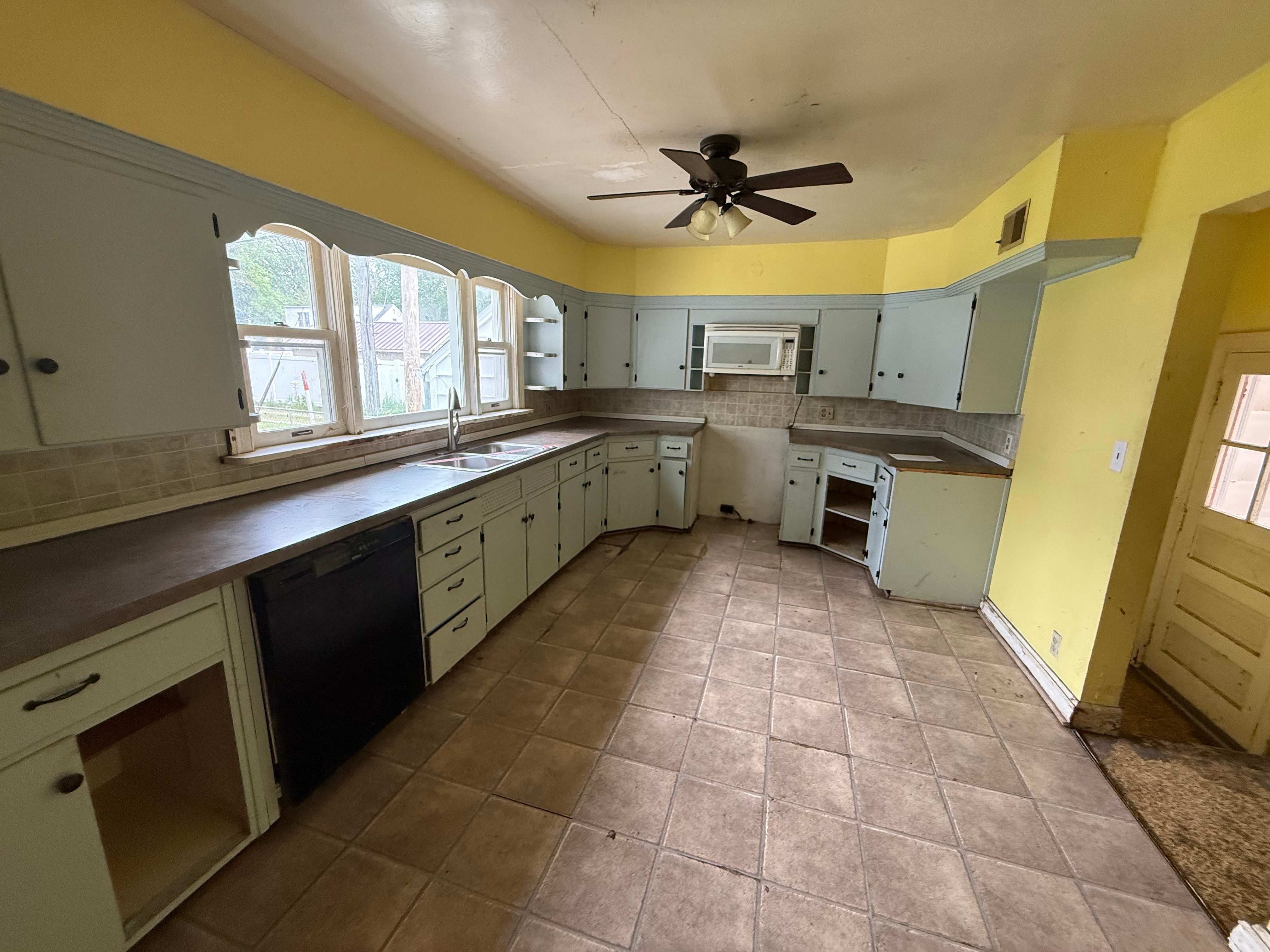 118 W Spring St photo