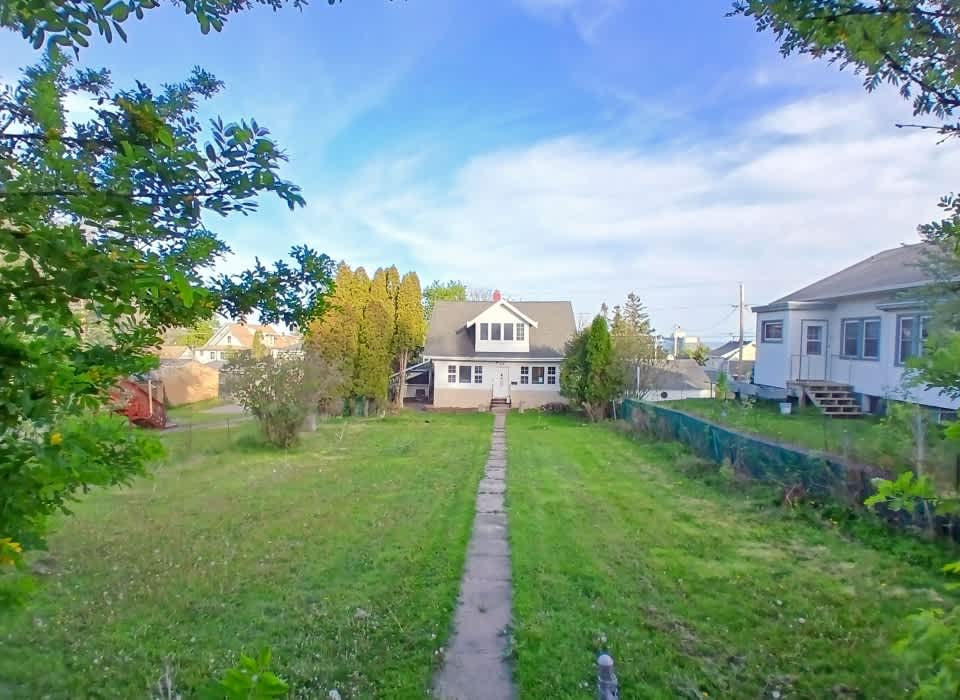 614 E 9th St photo