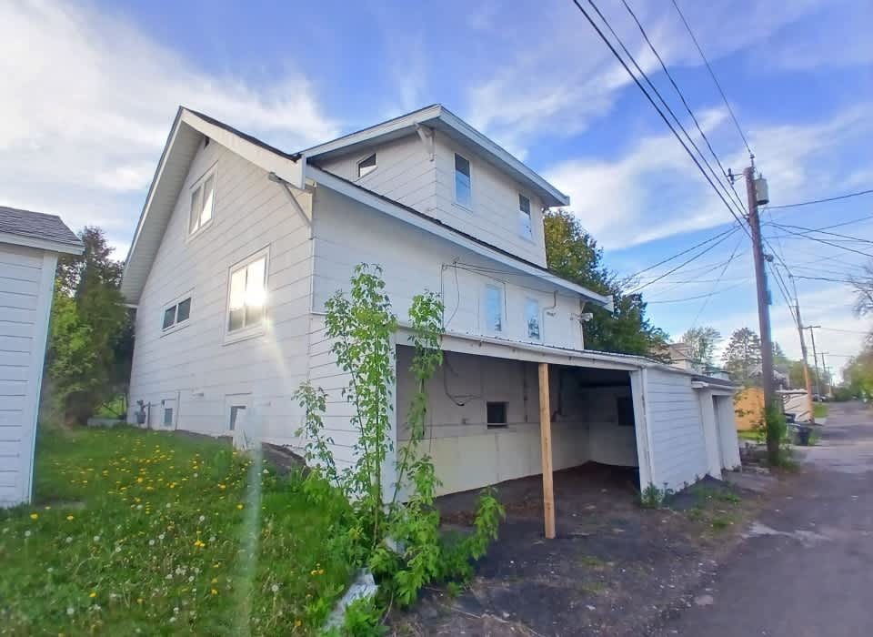 614 E 9th St photo