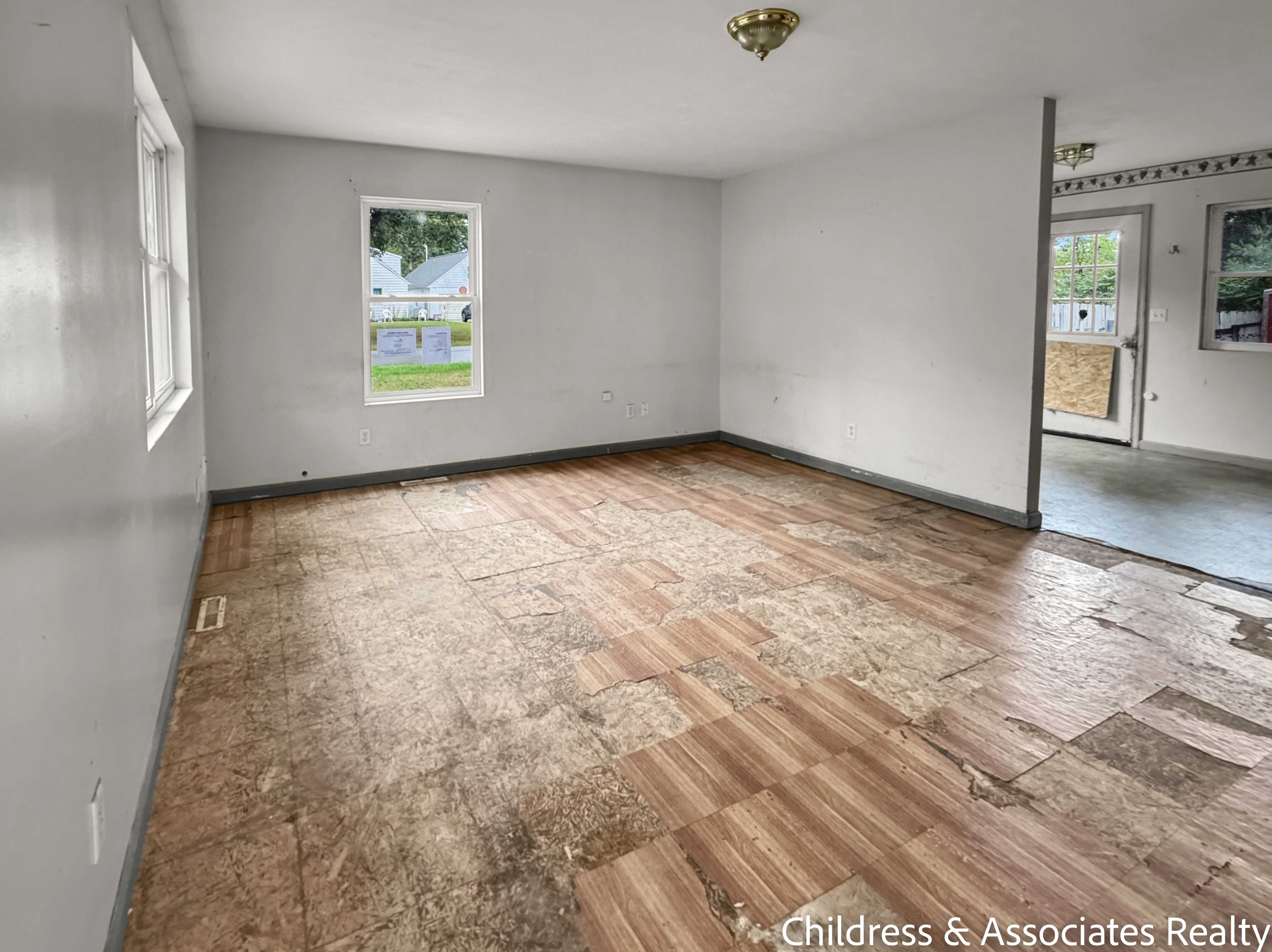 912e James St photo