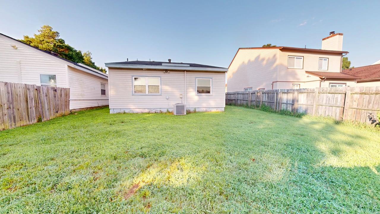 5722 Earnhardt St photo