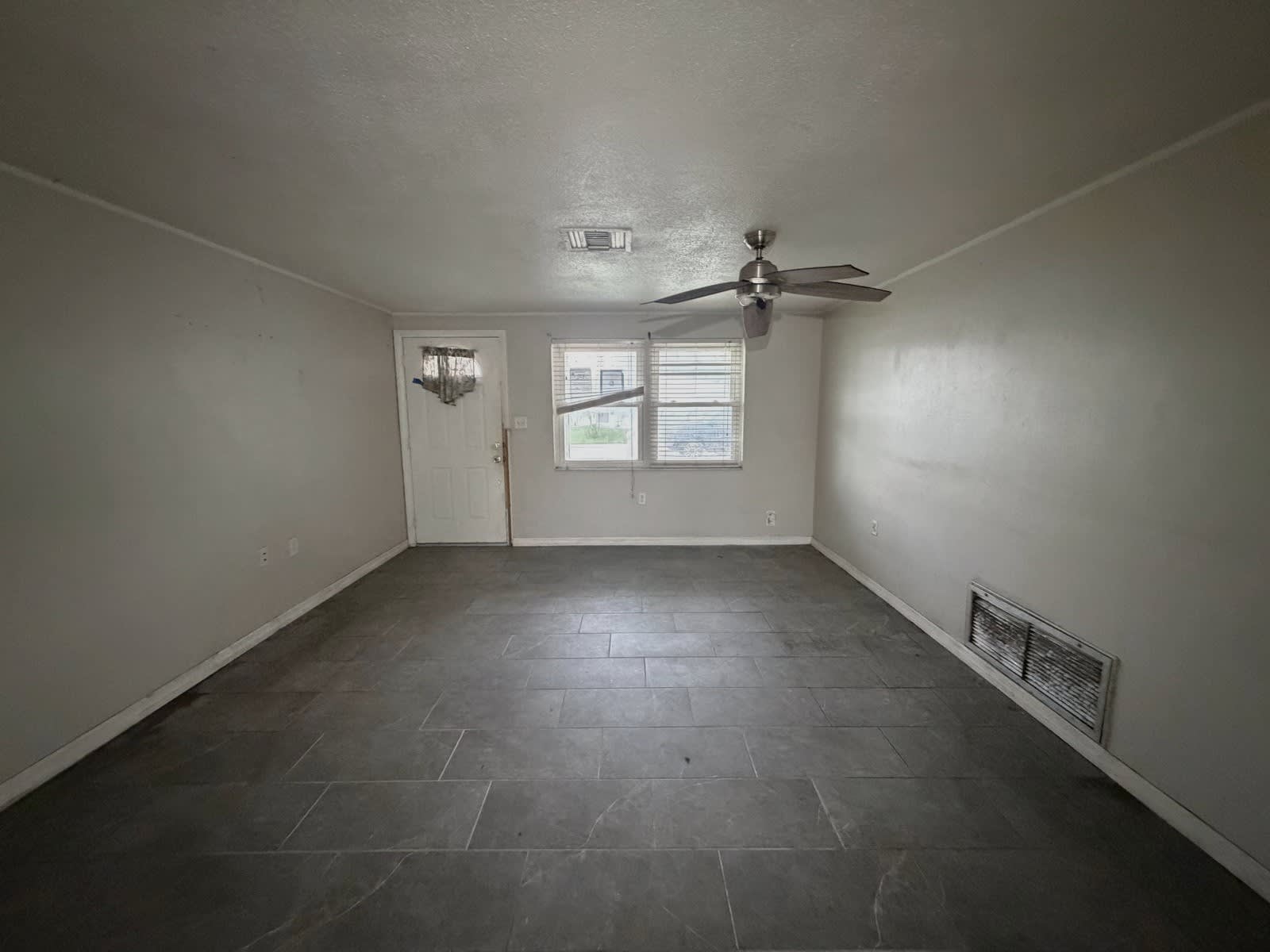 3221 Roxbury Dr photo
