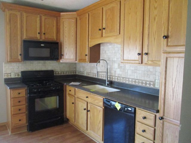572 Clark St photo