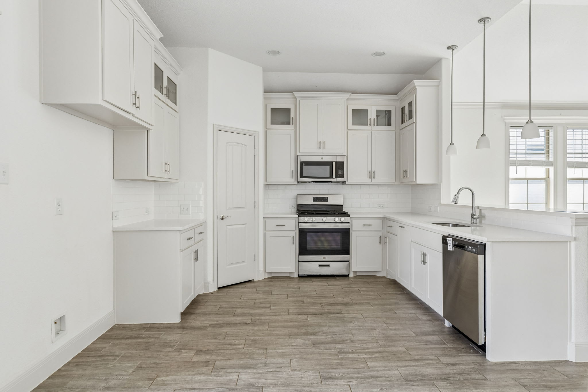 395 Waters Ridge Dr photo