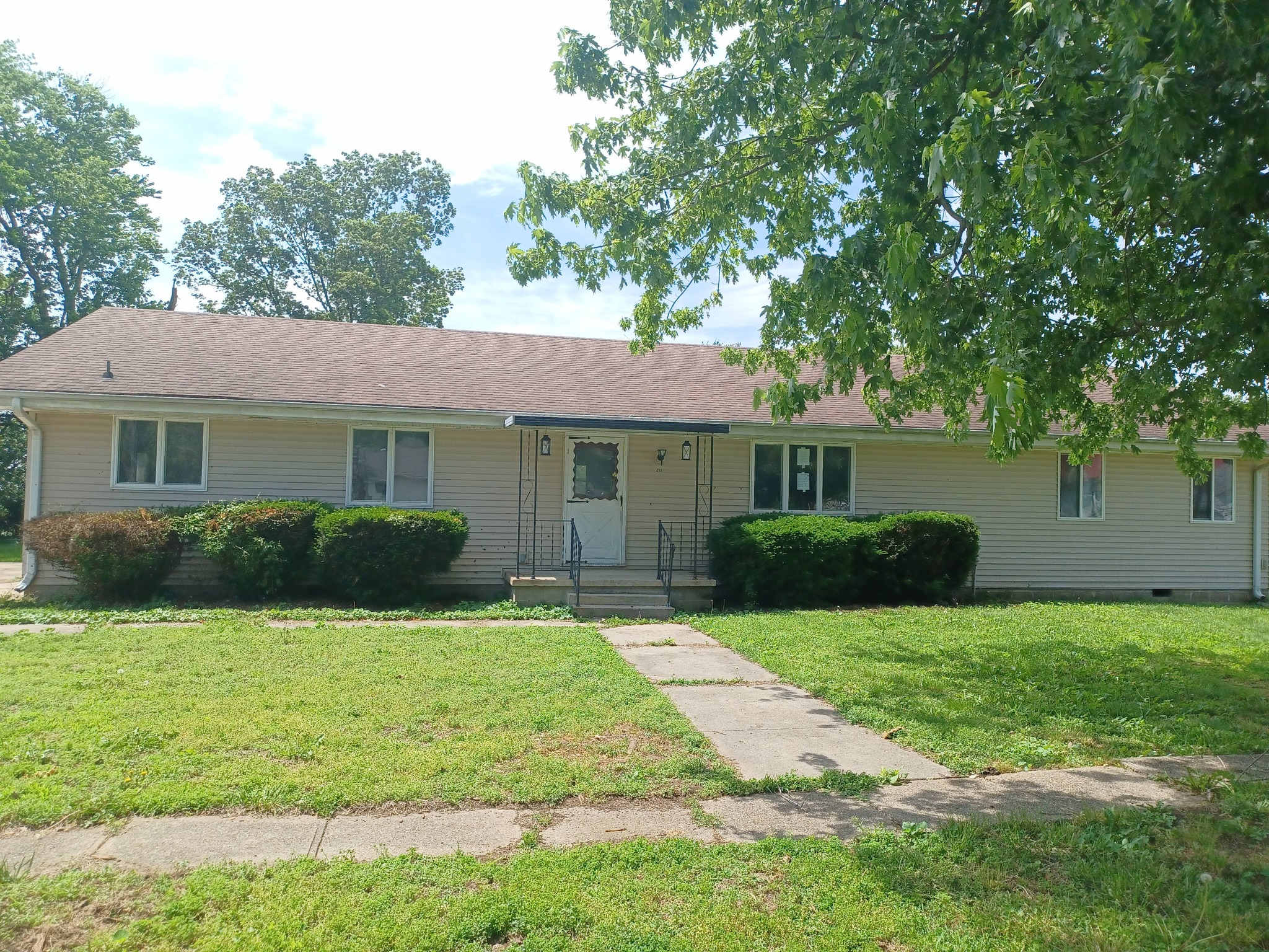 Photograph of 215 N 3rd St, Johnsonville, IL 62850
