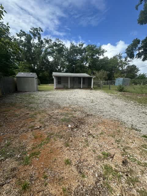 Single Family Home 2BR 1BA - 115 E Hicks St, Palatka, FL