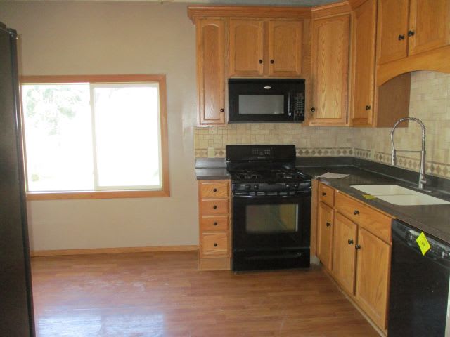 572 Clark St photo