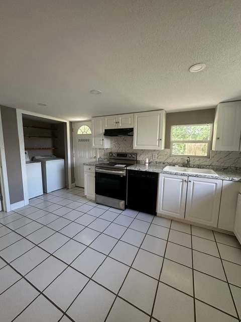 115 E Hicks St photo