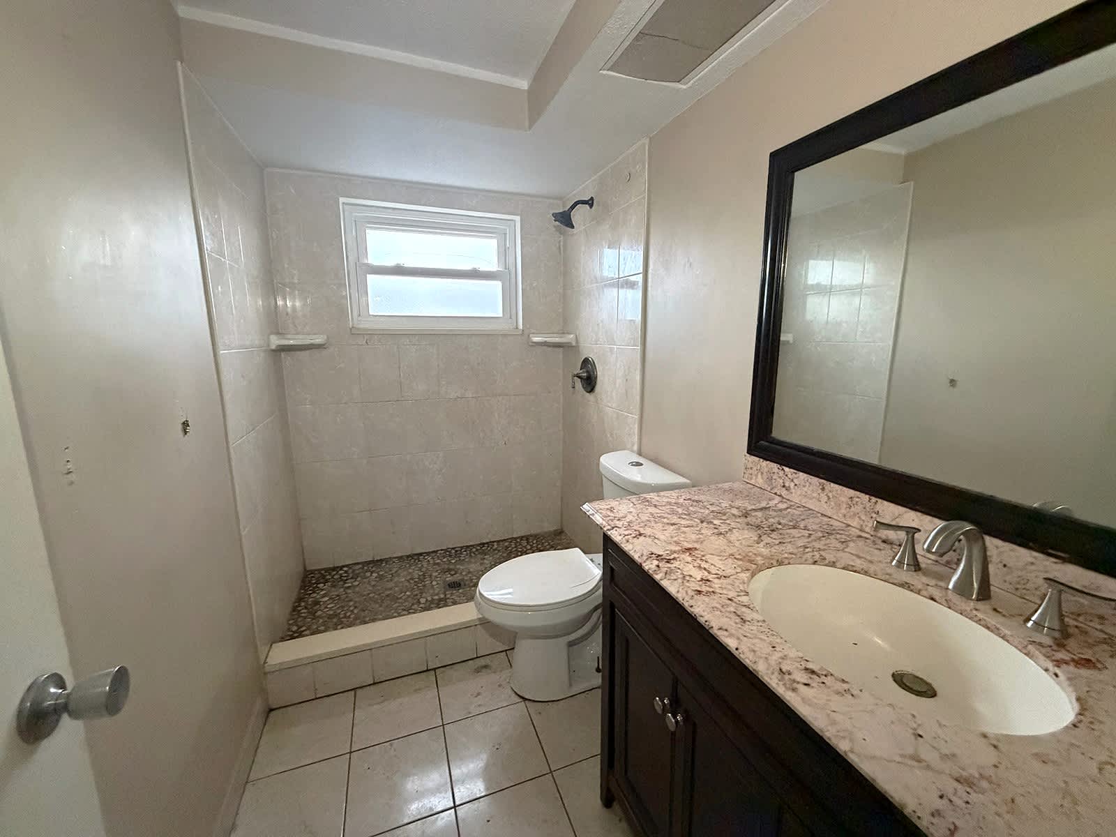 3221 Roxbury Dr photo