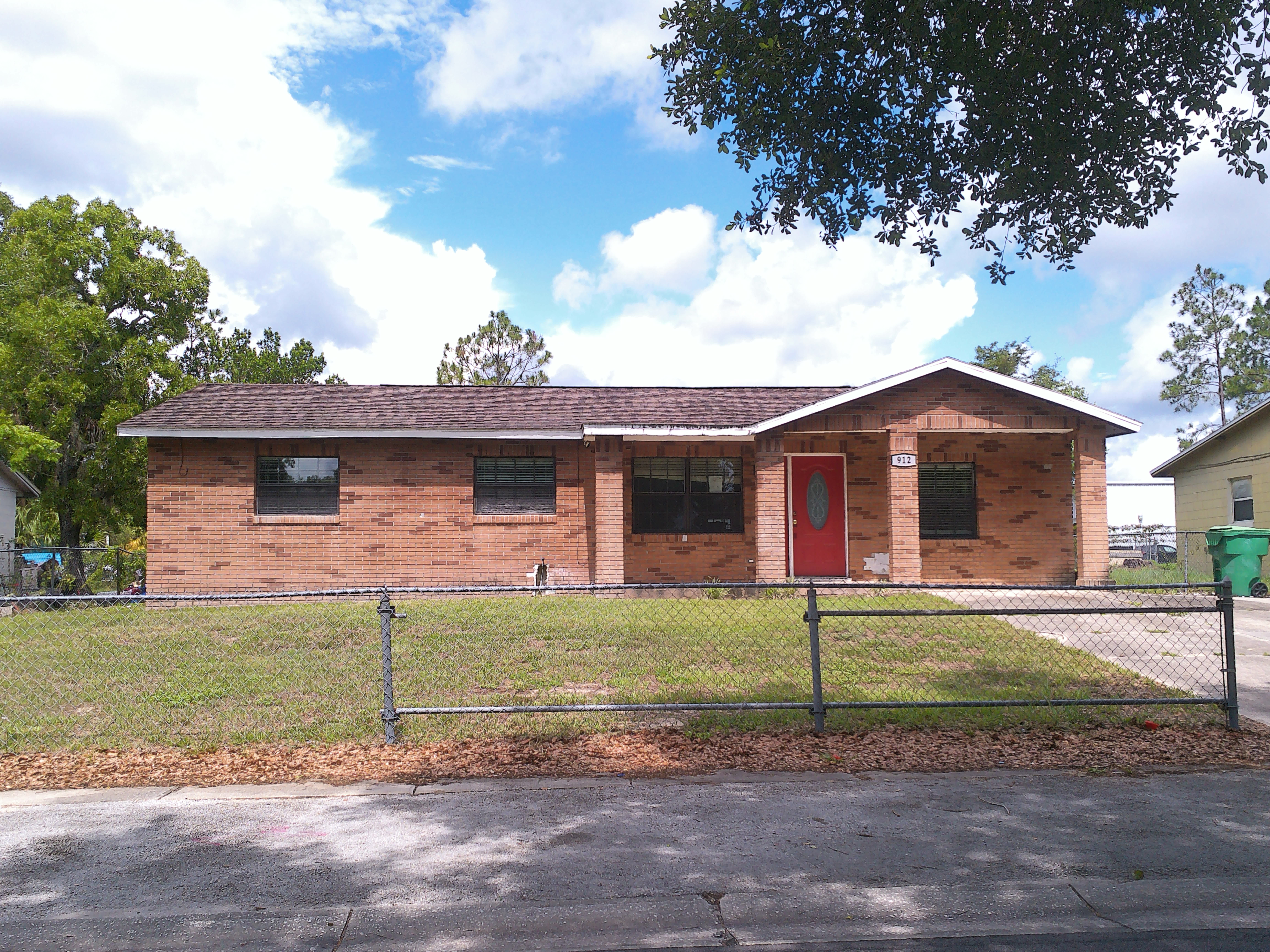 Photograph of 912 Oakhurst Dr, Deland, FL 32720