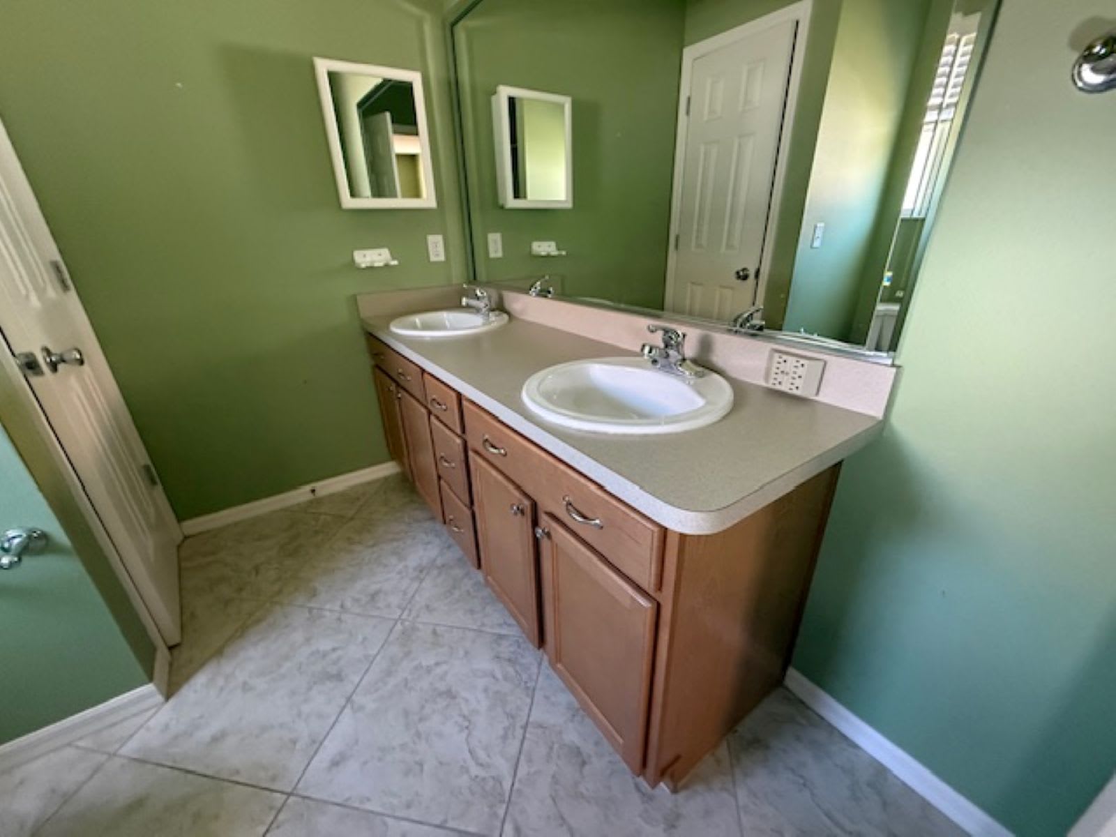 1089 Nash Loop photo