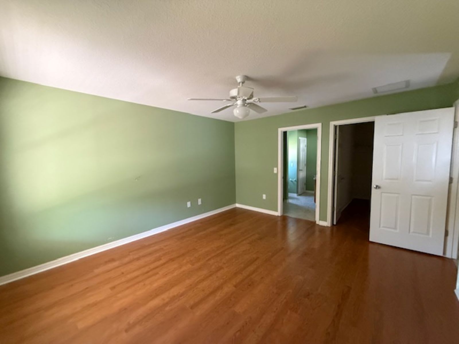 1089 Nash Loop photo