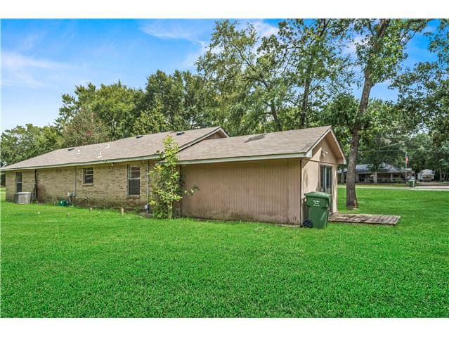 21 Wood Lodge Dr photo