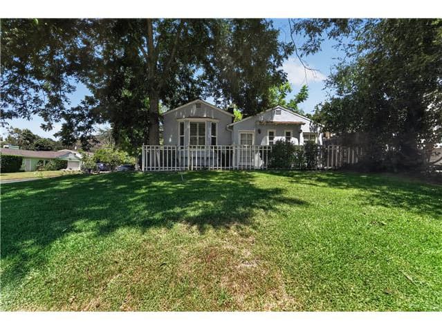2201 E Glenoaks Blvd photo