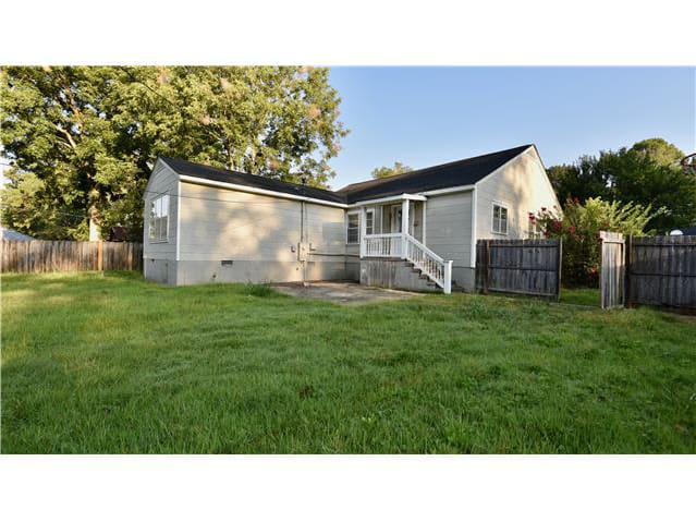 924 College St photo