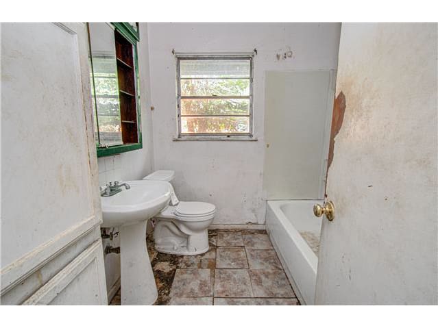 4110 Howcher St photo