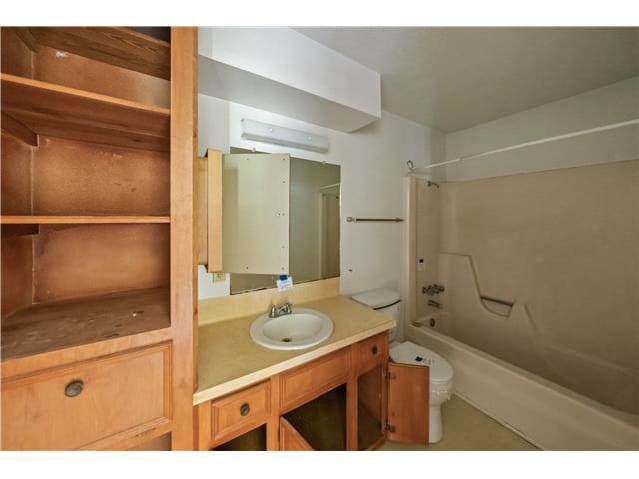 21 Wood Lodge Dr photo