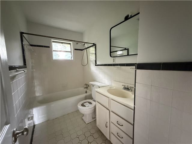 160 Meadowview Dr photo