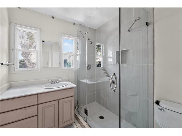 2201 E Glenoaks Blvd photo
