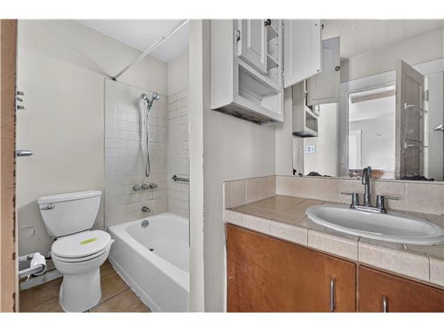 7015 Holly St photo