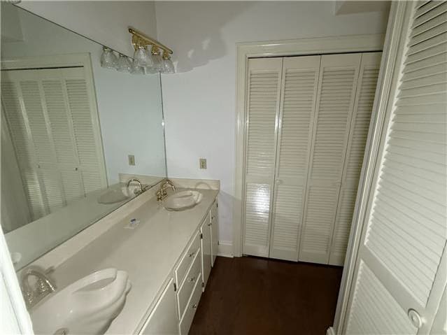 553 Esplanade Dr photo
