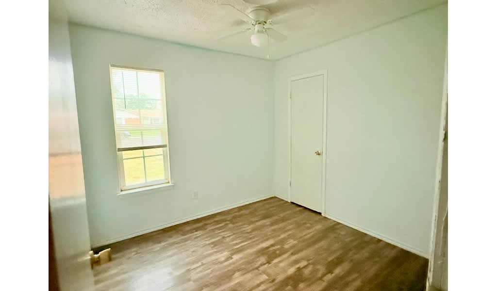 5012 Locust Ave photo