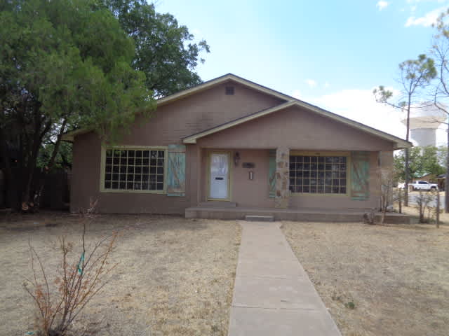 Photograph of 1015 Raleigh St, Plainview, TX 79072
