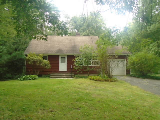 7 Knollwood Cir