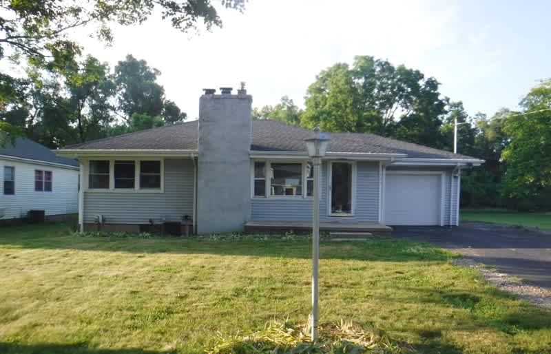 Single Family Home 3BR 1BA - 1525 E G Ave, Kalamazoo, MI