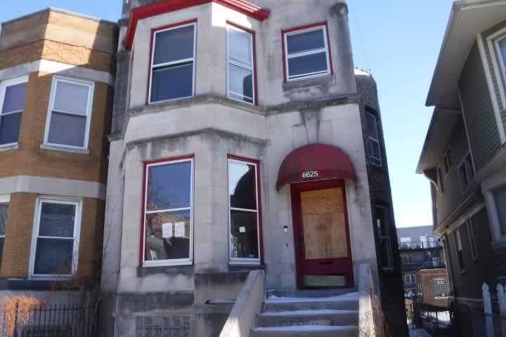 Single Family Home 4BR 1.1BA — 6625 S Woodlawn Ave, Chicago, IL